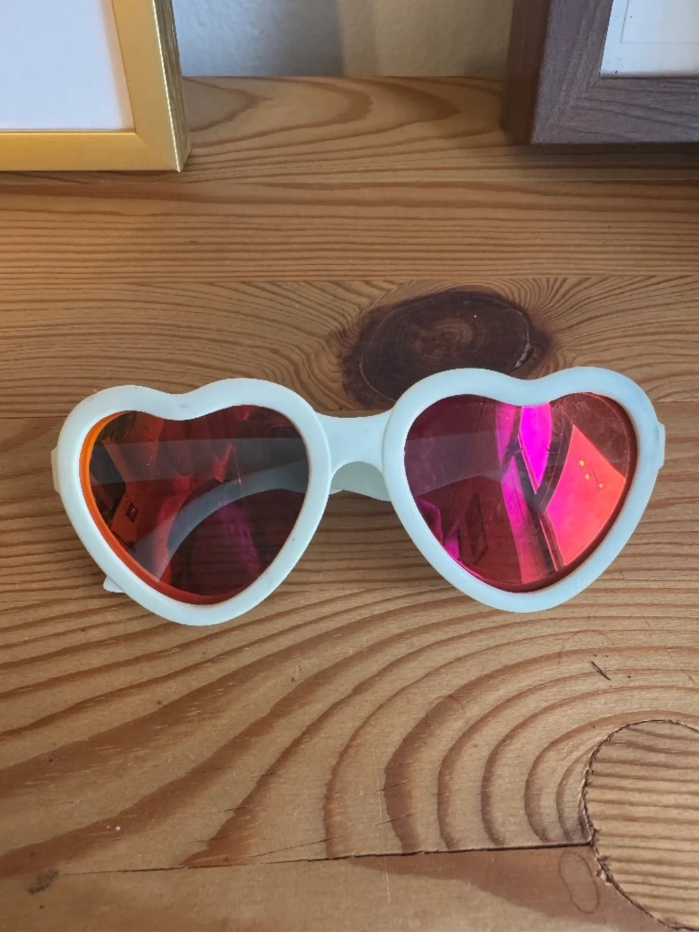 Babiators heart shaped mirrored lenses, pink and beige sunglasses. Size 3-5